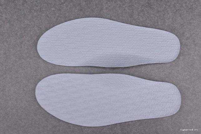 1 LOW shoe X CN8607-002 (DR OG box) JORDAN DR 0522